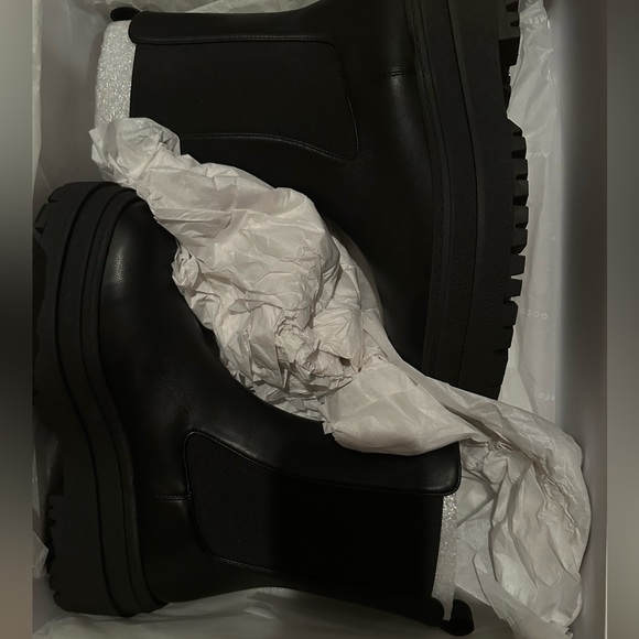 Good American Black Leather Chelsea Combat Lug Boots 6.5 - Picture 15 of 17